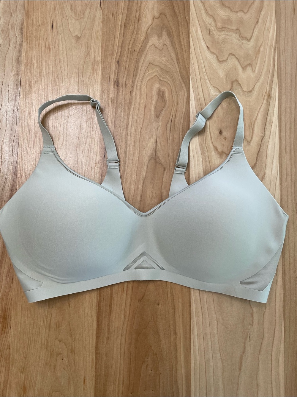 Underoutfit XL Wireless Comfort Shaping Bra Nude Convertible Straps Tshirt Bra